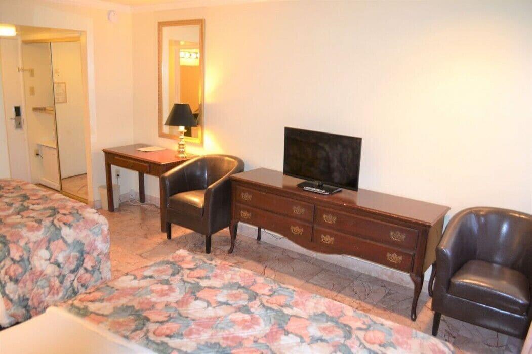 Merced Inn & Suites Kültér fotó
